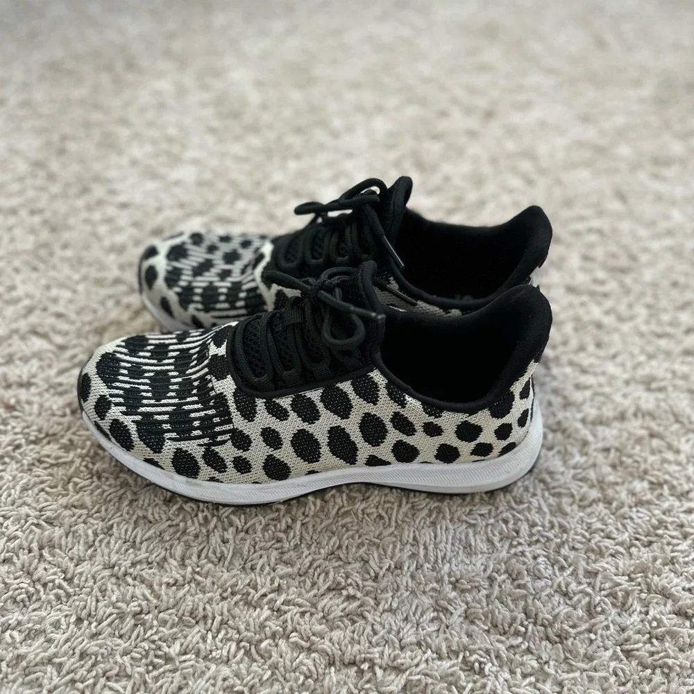 Athletic Works Women's Soft Running Sneakers in a leopard print size 6